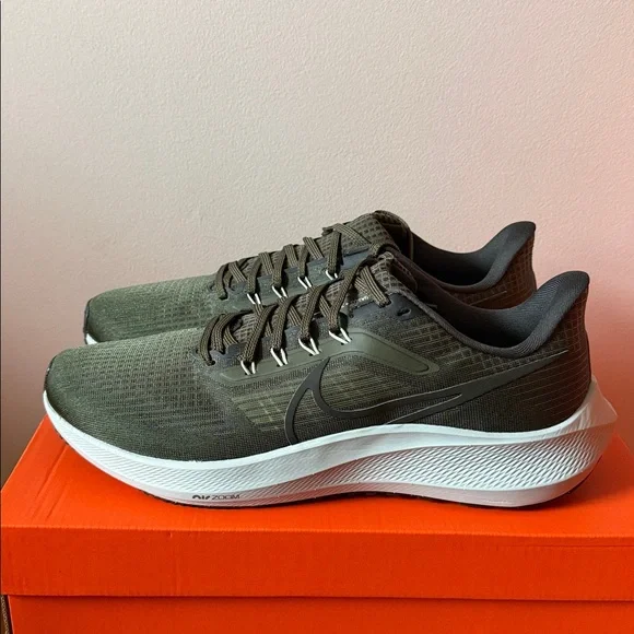Nike Air Zoom Pegasus 39 Sequoia Green DH4071-300 Men’s Size 9